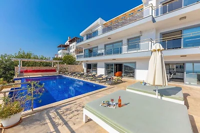 Villa in Kalkan mit Swimmingpool