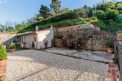 Villa in der Toskana mit Pool und Hügelblick