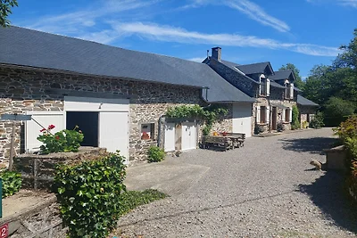 Geräumiges Ferienhaus in Sussac mit Pool