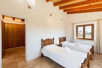Moderne rustieke landvilla met zwembad