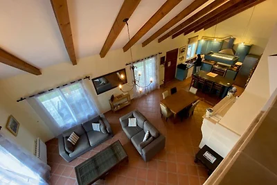 Spaziosa villa con piscina privata in...