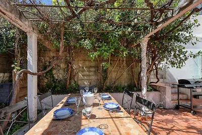 Villa in Toulon mit Pool und Bergblick