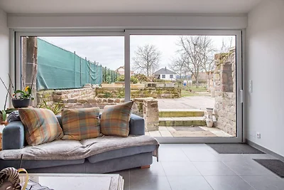 Renoviertes Dorfhaus mit eingezäuntem Garten