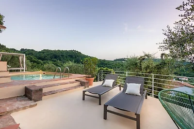 Boerderij in Toscane met panoramisch zwembad