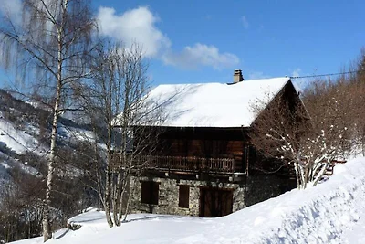 Chalet in den Alpen in der Nähe von Skipisten...