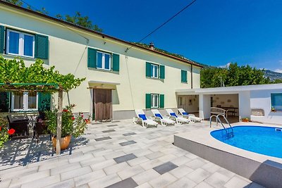 Schönes Haus mit Pool und Terrasse inmitten d...