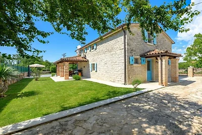 Villa in Višnjan mit Schwimmbecken