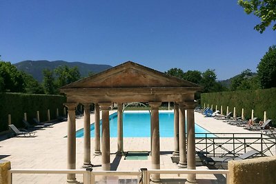 Wohnung in einem Château de la Drôme mit Pool