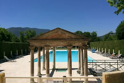 Wohnung in einem Château de la Drôme mit Pool
