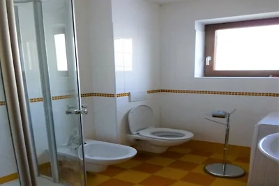 Appartamento con 2 camere da letto e giardino