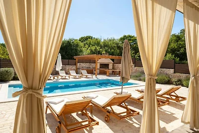 Villa in Gostinjac mit Schwimmbecken