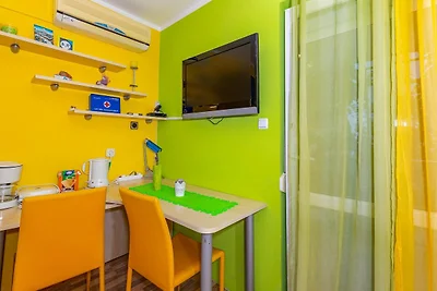 Apartment with swimming pool and sea view