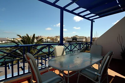 Modernes Apartment in Arrecife mit Terrasse