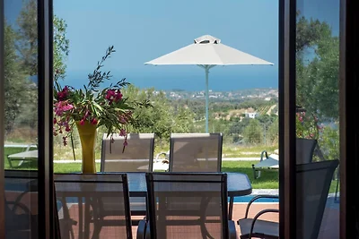 Villa in Arkadi mit Pool und Liegest�hlen