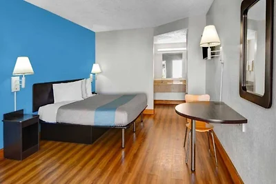 1 Kingsize-Bett | Barrierefreie Badewanne,...