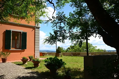 Ein Teil einer schönen Villa mit Aussicht
