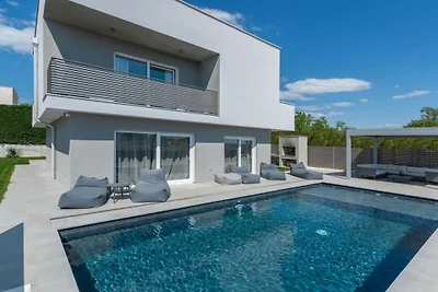 Villa in Novigrad met zwembad