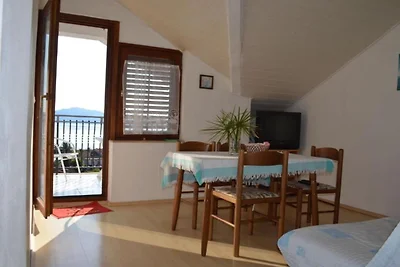 Two Bedroom Apartment with Terrace and Sea Vi...