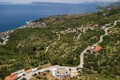 Ferienhaus in Podgora mit Schwimmbecken