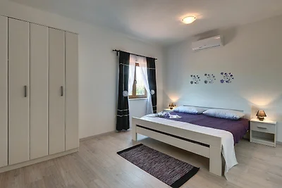 Spaziosa villa con piscina