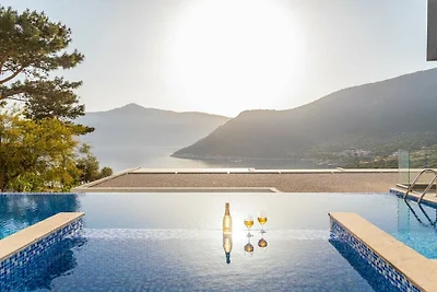 Villa in Kalkan mit Schwimmbecken