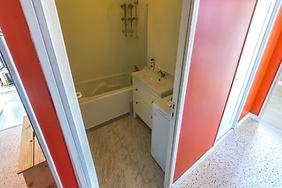 Camera accogliente in un accogliente appartam...