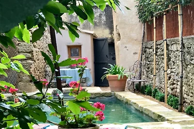 Verwarmd zwembad appartement in Uzès