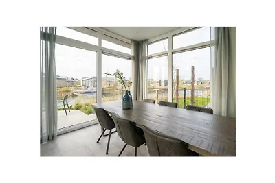 Pavilion Waterfront 6