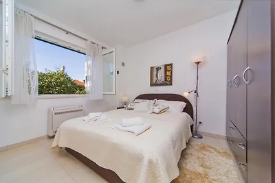 4B Apartments - Two Bedroom Apartment with...