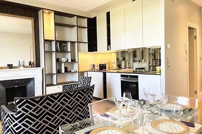 Le Jockey steht mit Parkplatz