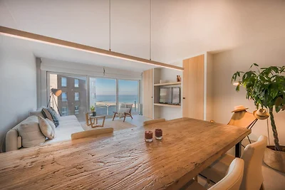 Sonnige Wohnung mit seitlichem Meerblick