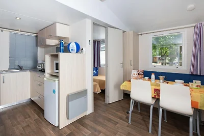 Modernes Chalet mit Terrasse in Strandnähe