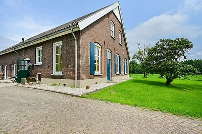 Bauernhof in De Heurne in der Nähe des Waldes