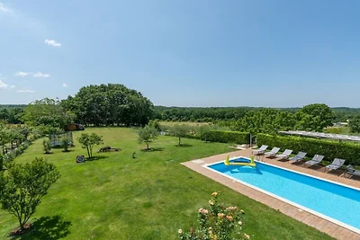 Villa in Tinjan mit Schwimmbecken