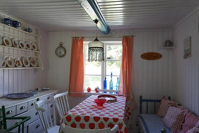 6 person holiday home in Tanumshede