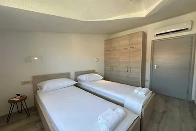 Studio Apartment with Balcony (6)