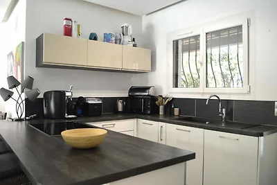 Moderna casa vacanze con ampio giardino e...