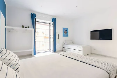 Appartement Blanc et Bleu à Sanità