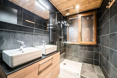 Apartment in Morzine mit Blick auf das Dorf