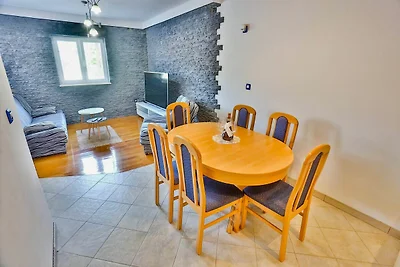 Apartment Lenka mit Garten