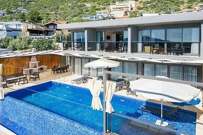 Villa in Kalkan mit Schwimmbecken