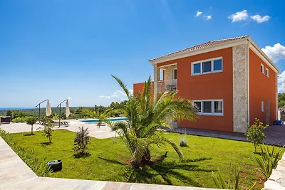 Bezaubernde Villa mit Pool in Krnica