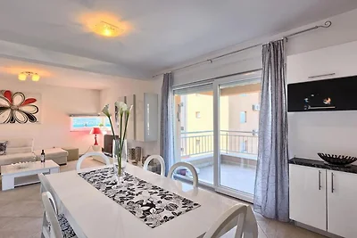 Three Bedroom Apartment with Sea View and Poo...