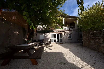 Palazzo antico a Provaglio d'Iseo con cortile