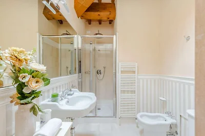 Tradizionale casa colonica in pietra, 8...