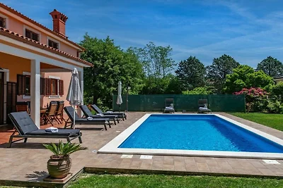 Villa in Santalezi mit Schwimmbecken