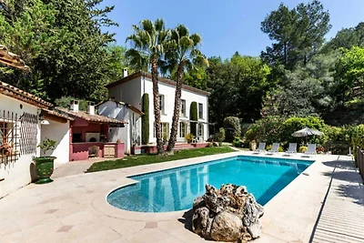 Villa bei Nizza mit Pool und Garten