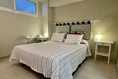 Apartment for 6 people near sand beach