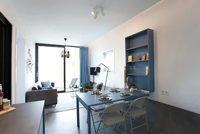 Zeitgenössisches Waterfront Chalet für 4...