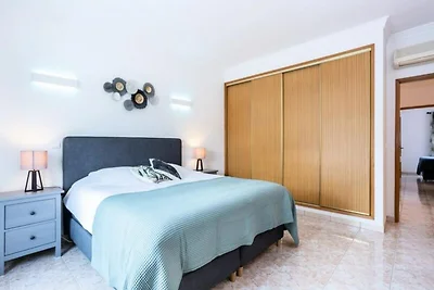 Haus in Albufeira mit Pool und Garten